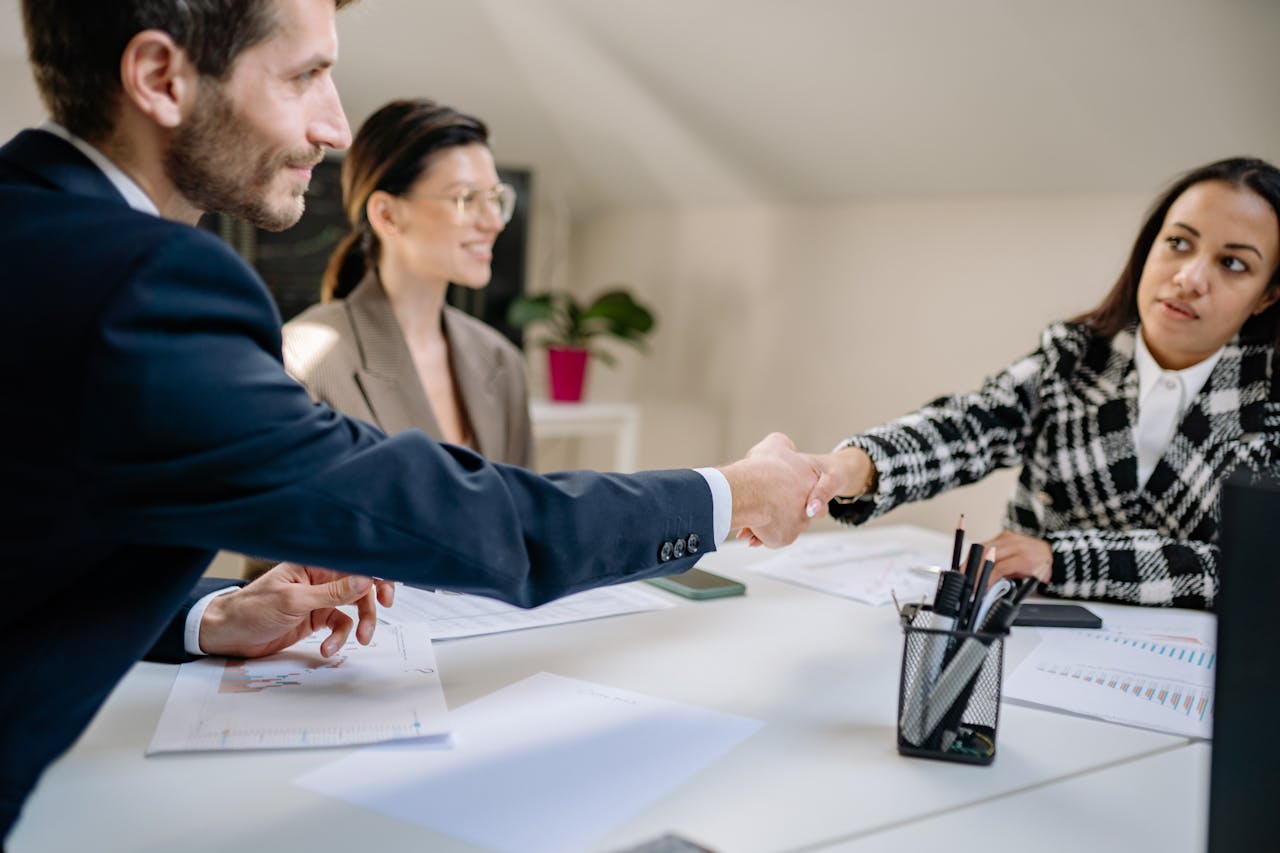 man-and-woman-doing-a-handshake-buying-an-online-business.